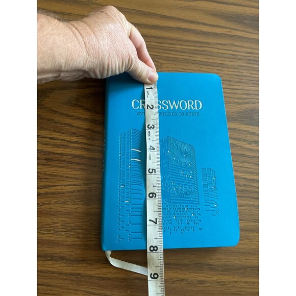 Hinkler crossword puzzle book - Picture 5 of 6